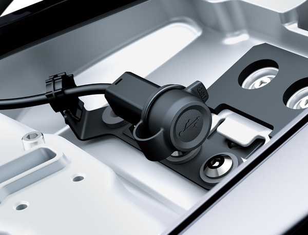 USB aljzat (Ninja 1000SX)