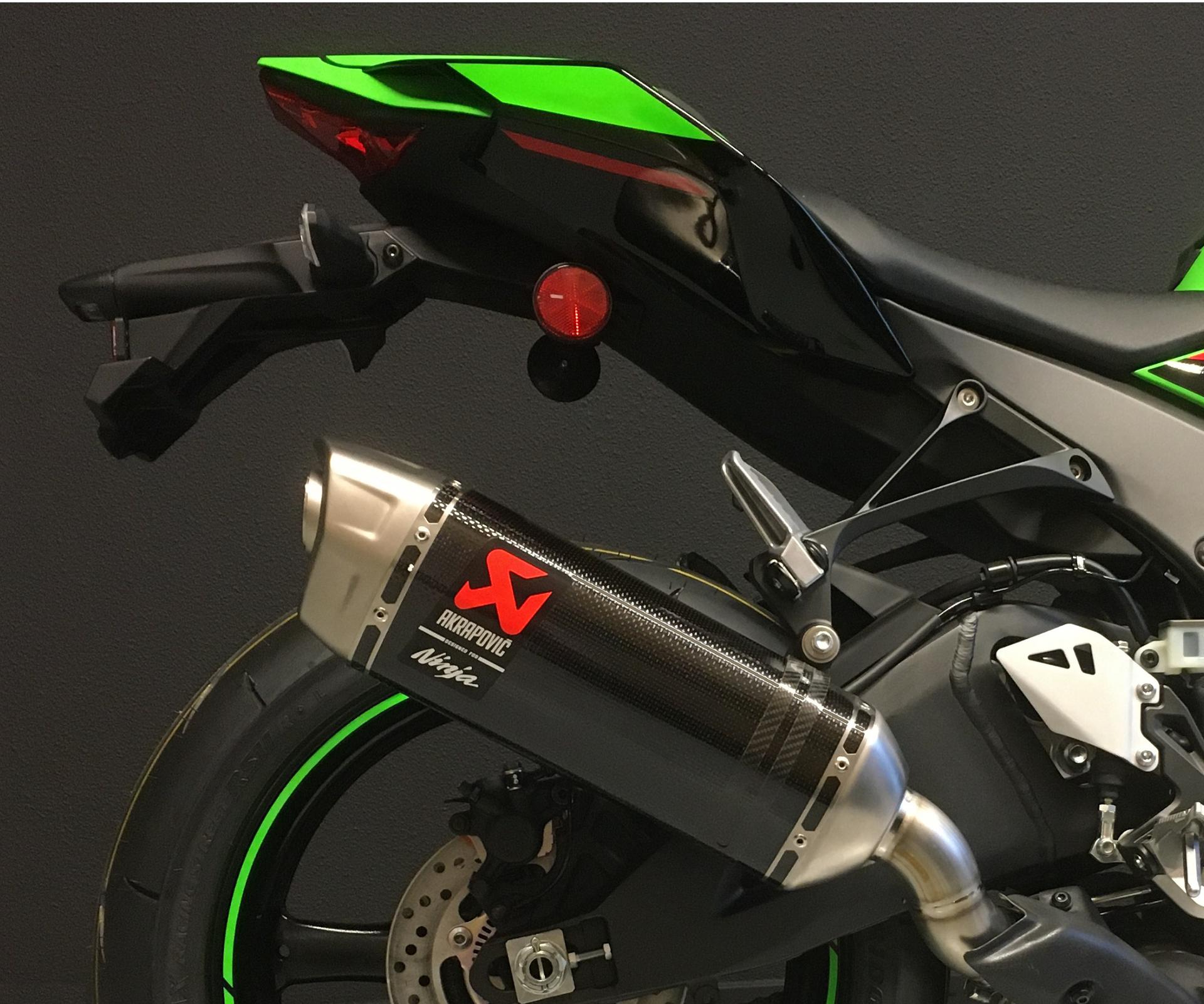 Akrapovič karbon SBK Replica kipufogó (Ninja ZX-10R/RR)