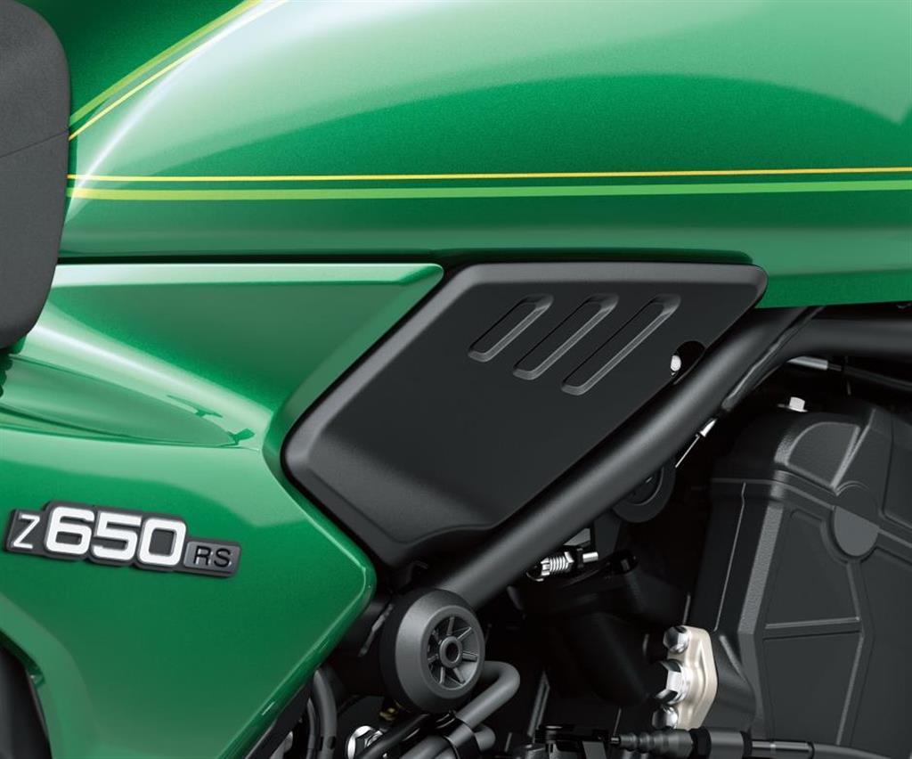 Térdvédő idomok (Z650RS)