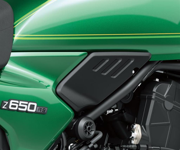 Térdvédő idomok (Z650RS)