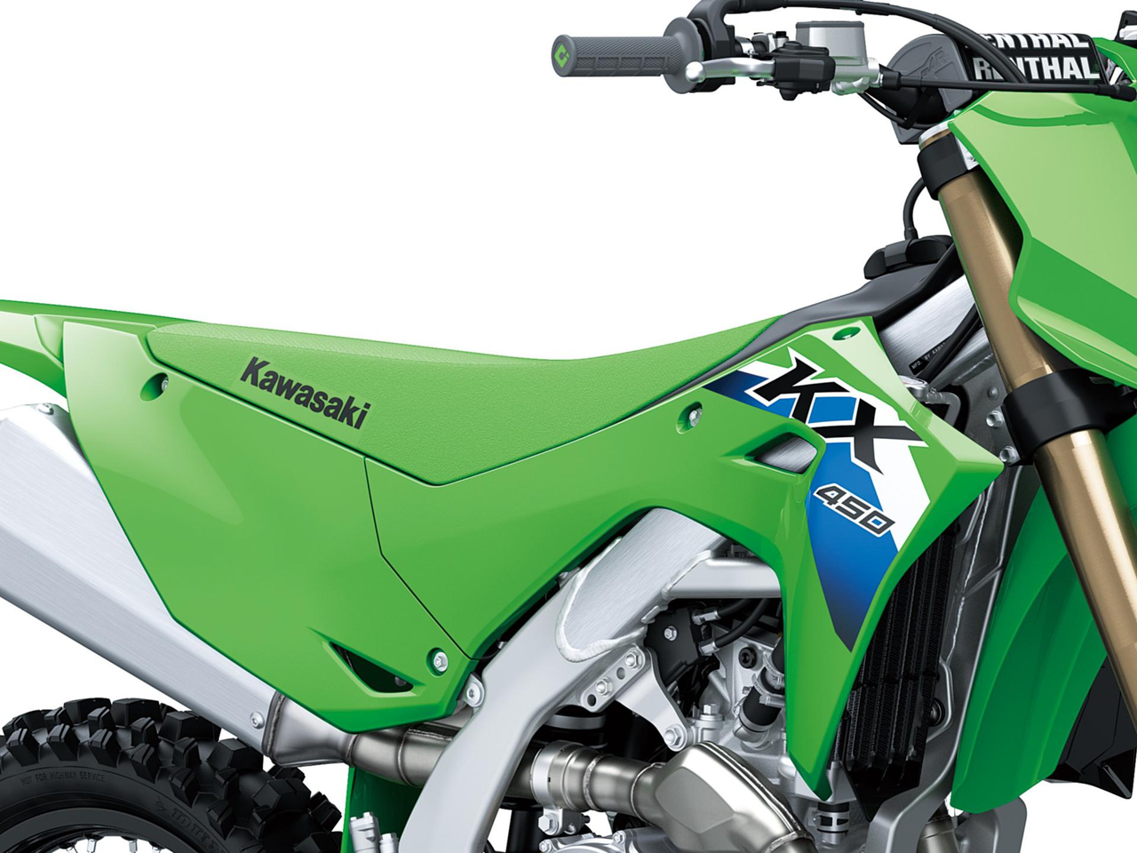 Keskeny, ergonomikus idomzat.