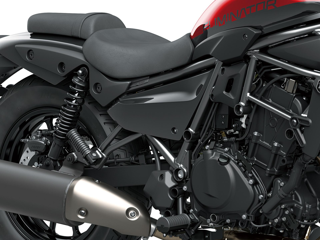 Kényelmes, egyenes üléspozíció.