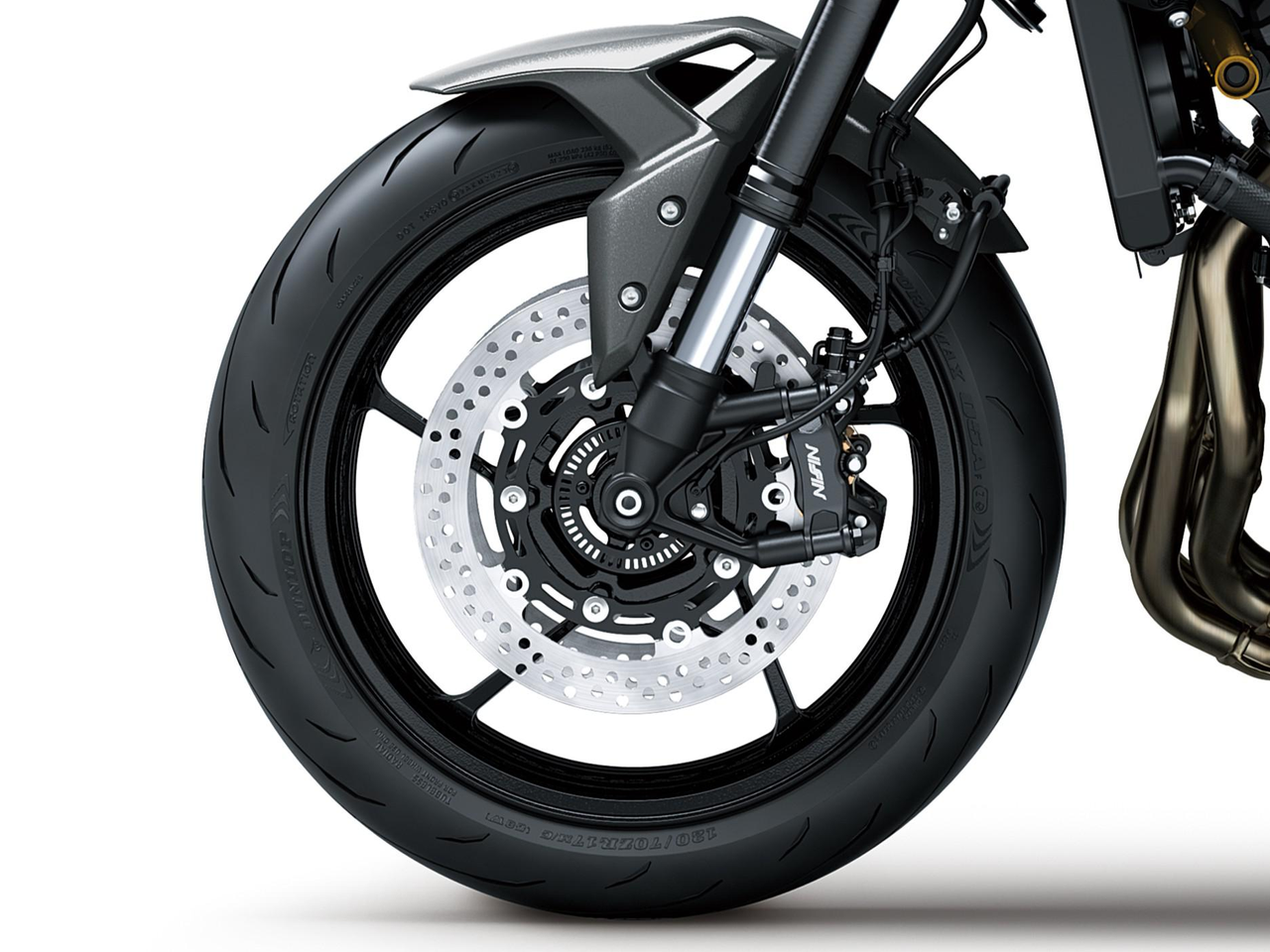 Nagy teljesítményű fékrendszer radiális rögzítésű féknyereggel