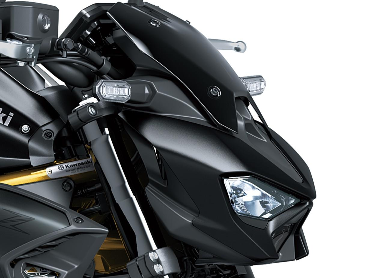 Kompakt első kialakítás új, éles vonalú LED fényszórókkal