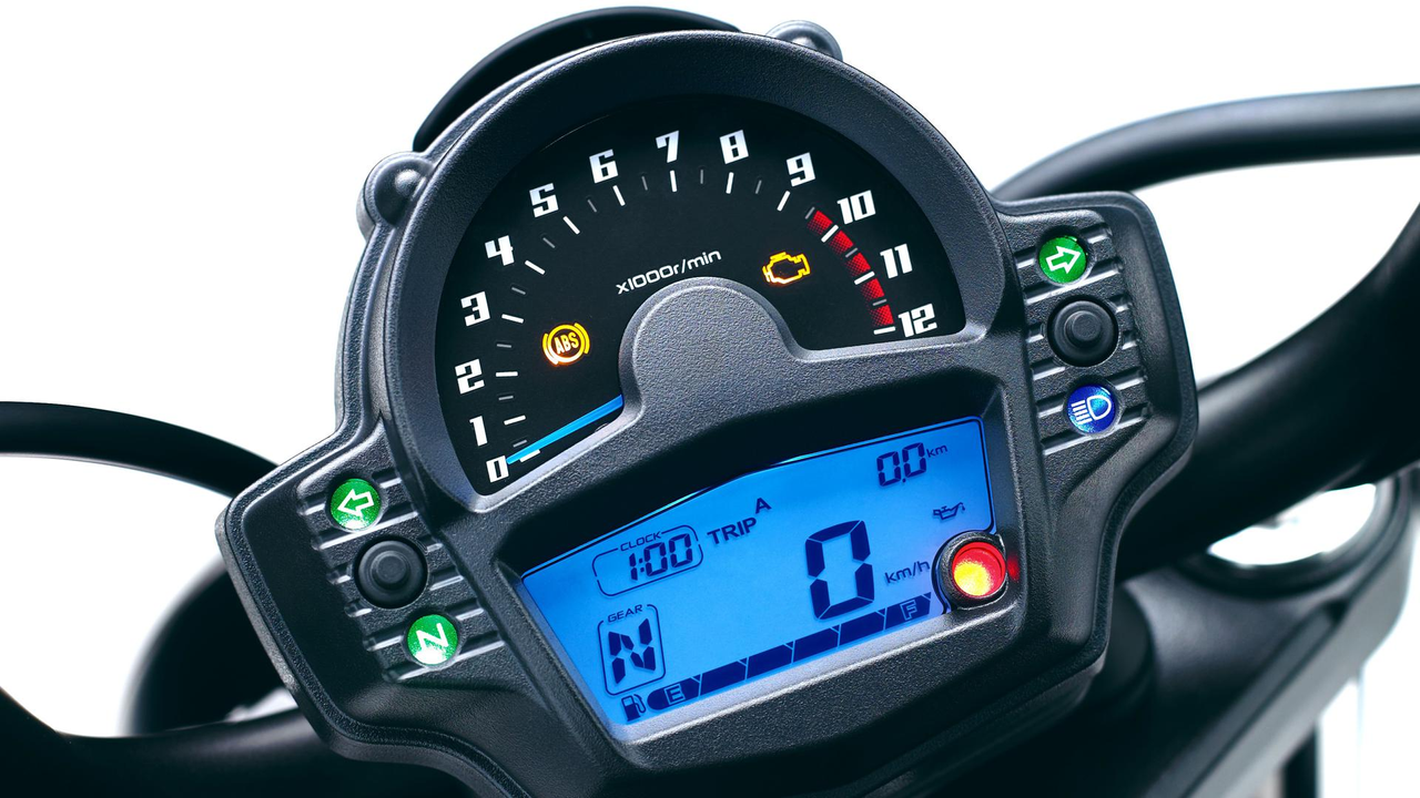 Könnyen leolvasható műszeregység