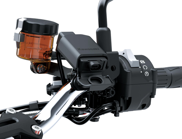 USB-C aljzat (Z900RS)