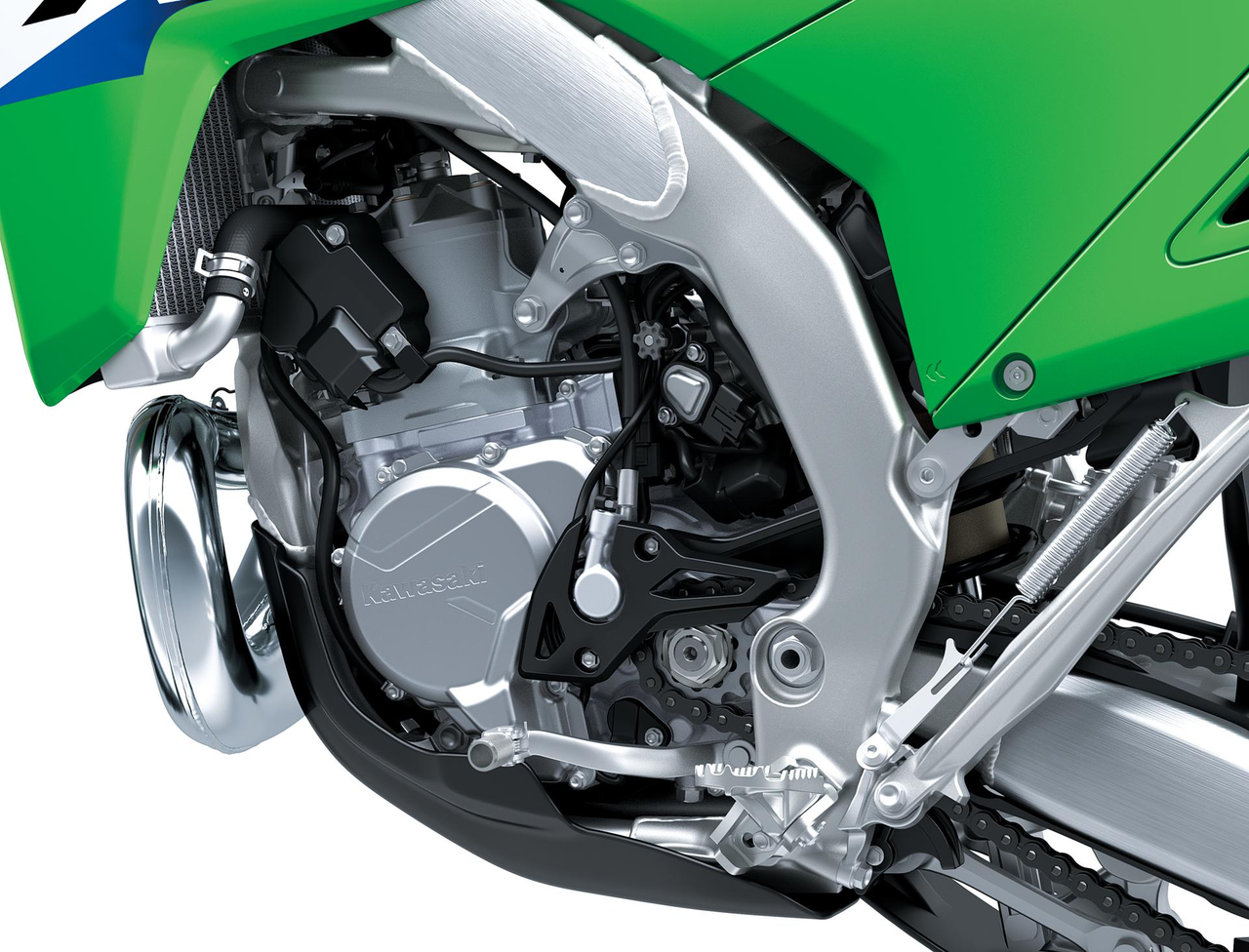 Modern, üzemanyag-befecskendezéses kétütemű motor egyenletesen adagolható nyomatékkal